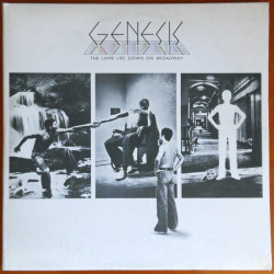 GENESIS - THE LAMB LIES DOWN ON BROADWAY